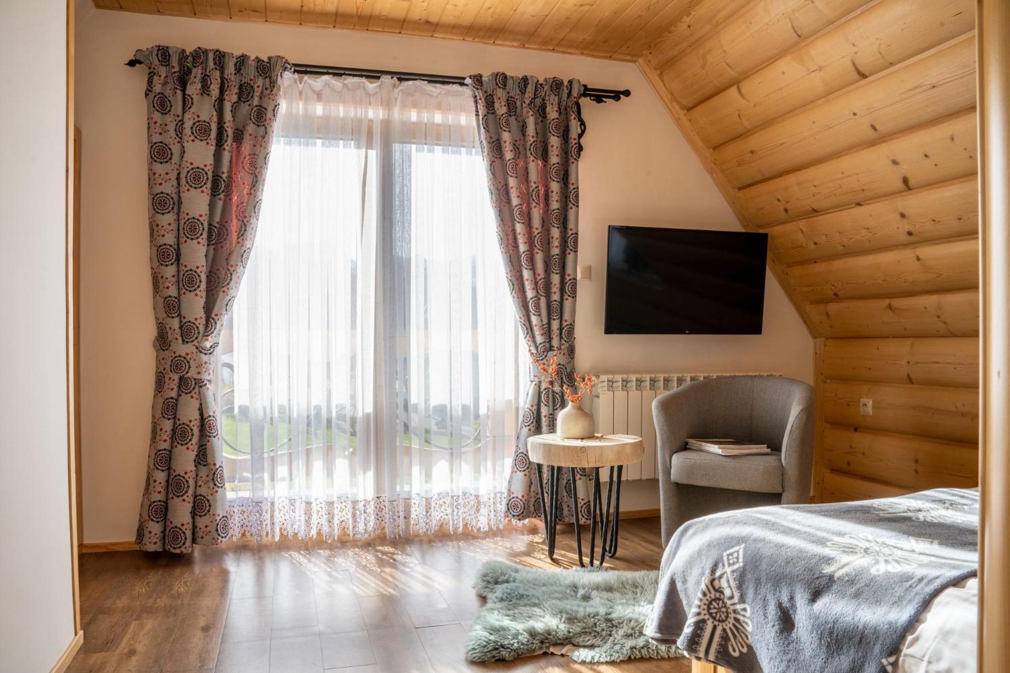 Lux-House & Jacuzzi Sauna ザコパネ エクステリア 写真